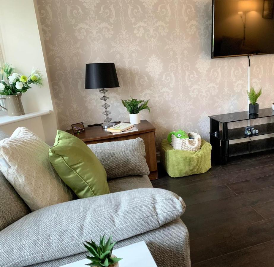 Spacious And Amazing 4 Bedroom Detached House مانشستر المظهر الخارجي الصورة